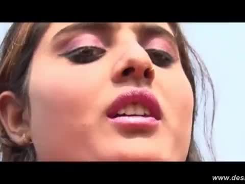 Sexy nashili aunty payal (navel kissing and huge cleavage sex video